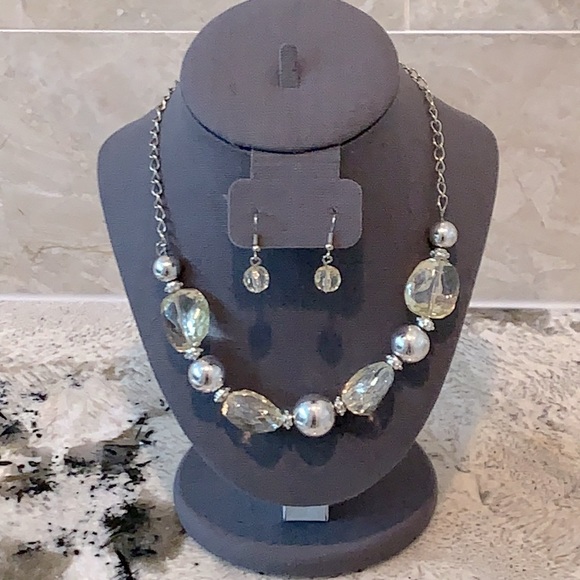 Necklace and earrings - never worn. - Picture 4 of 4